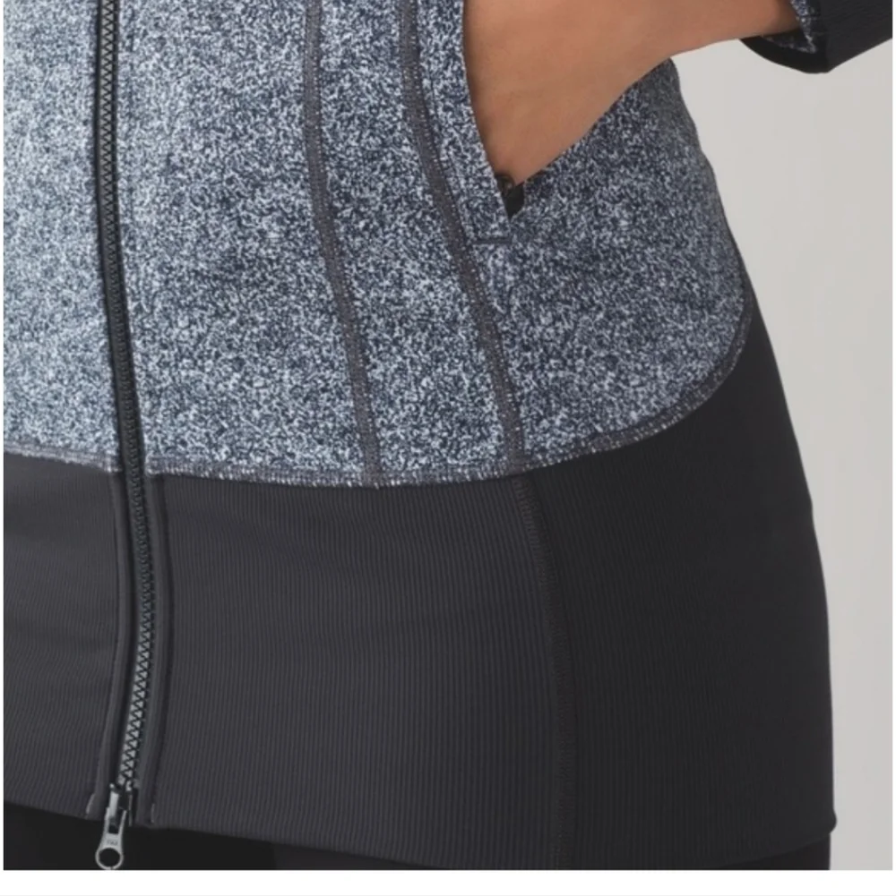 Lululemon Daily Practice Jacket Size 6 Rio Mist White Black Deep Coal Color
